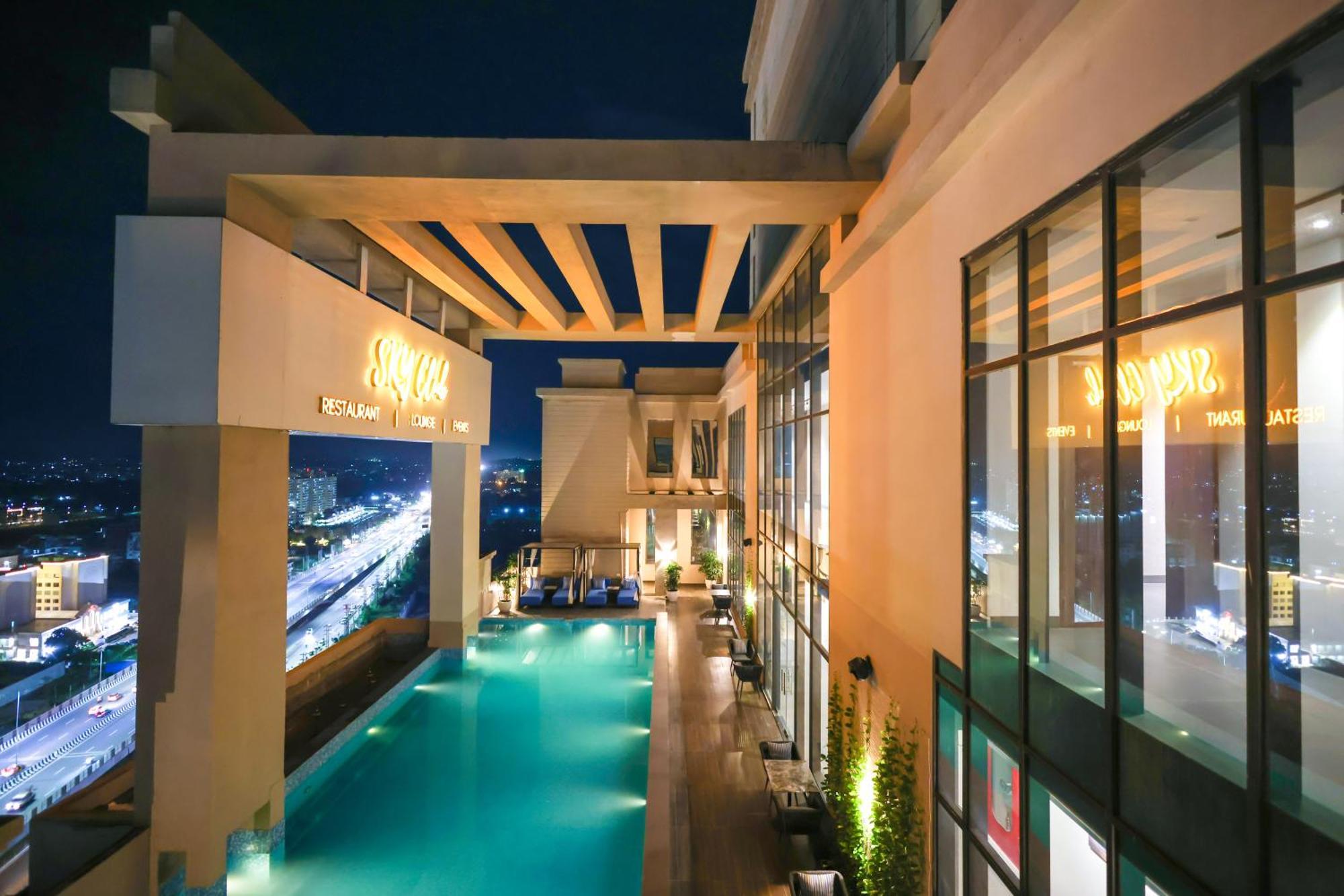 Rhythm Gurugram Hotel & Suites, Sohna Road Gurgaon Eksteriør billede