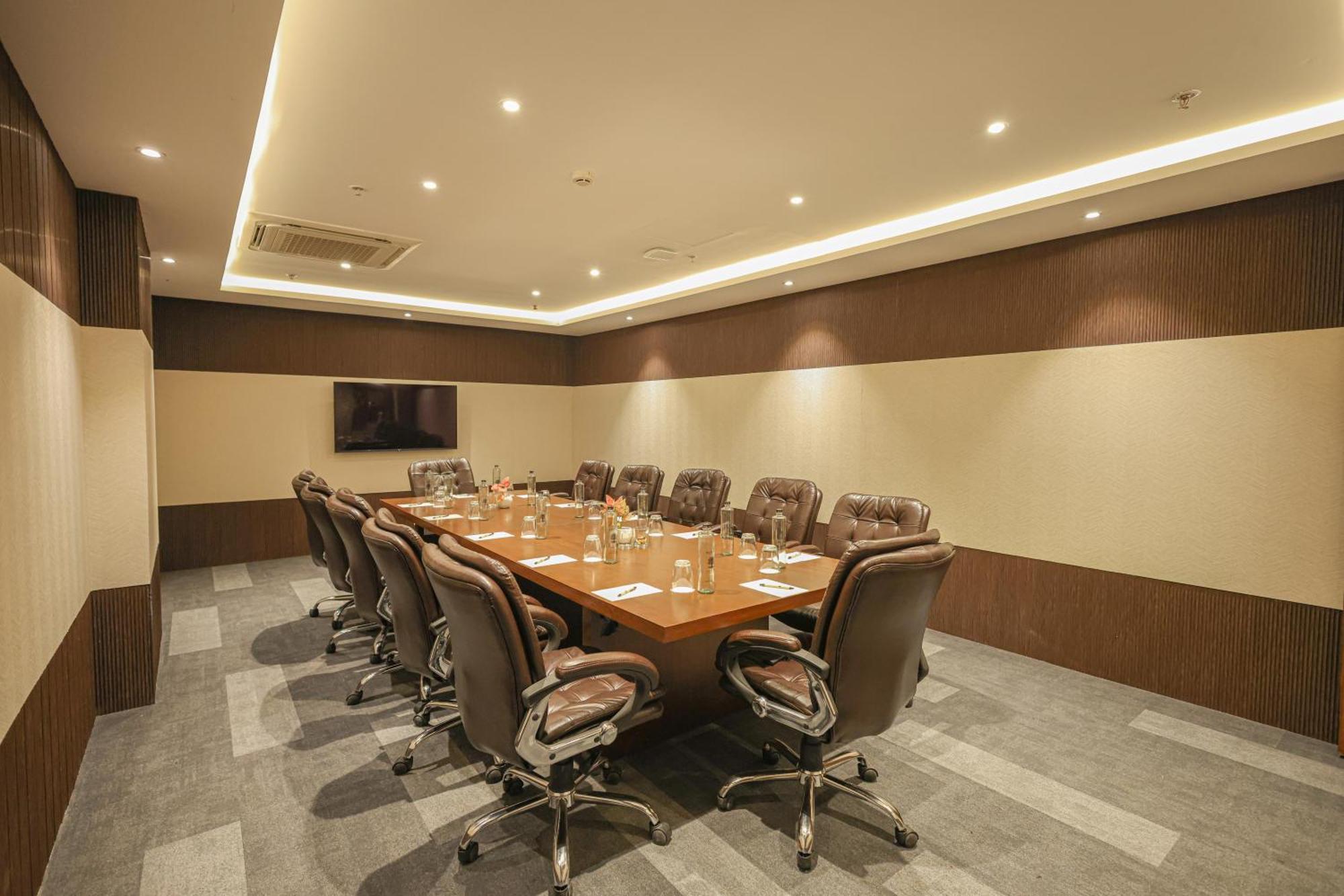 Rhythm Gurugram Hotel & Suites, Sohna Road Gurgaon Eksteriør billede