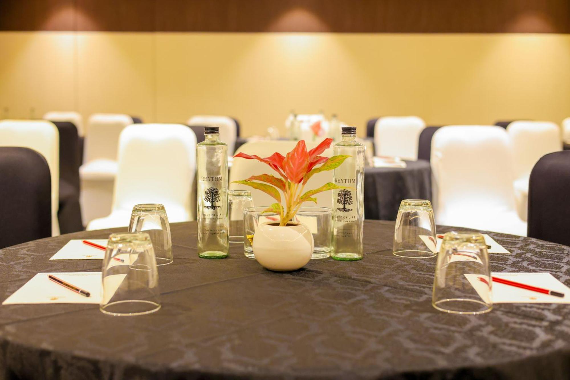 Rhythm Gurugram Hotel & Suites, Sohna Road Gurgaon Eksteriør billede