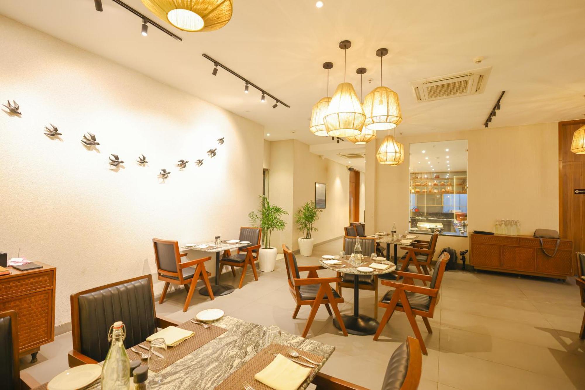 Rhythm Gurugram Hotel & Suites, Sohna Road Gurgaon Eksteriør billede