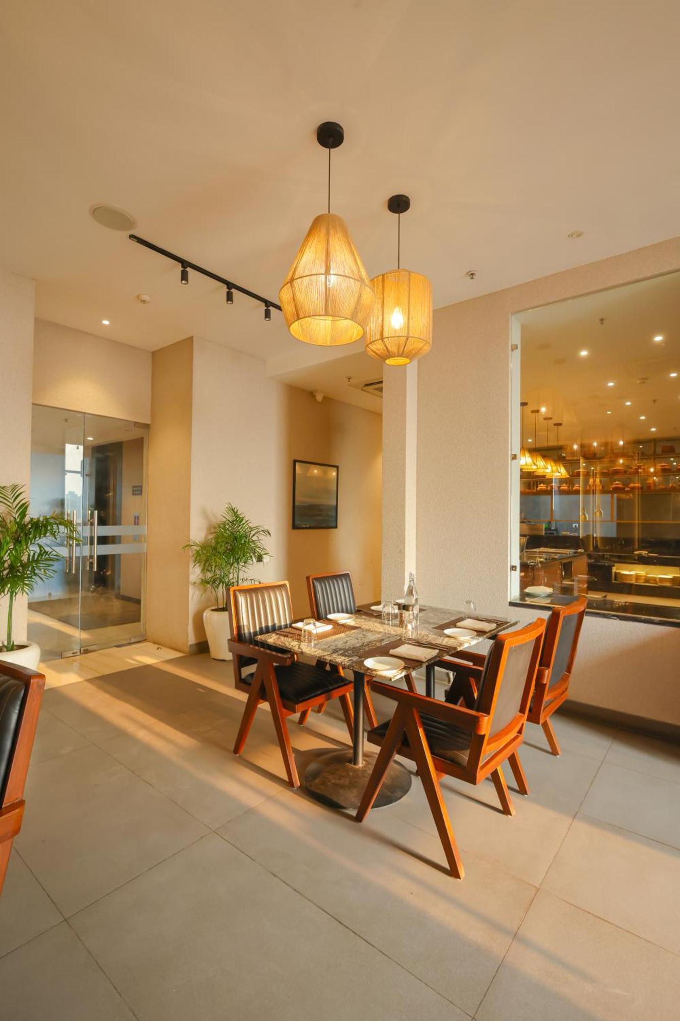 Rhythm Gurugram Hotel & Suites, Sohna Road Gurgaon Eksteriør billede