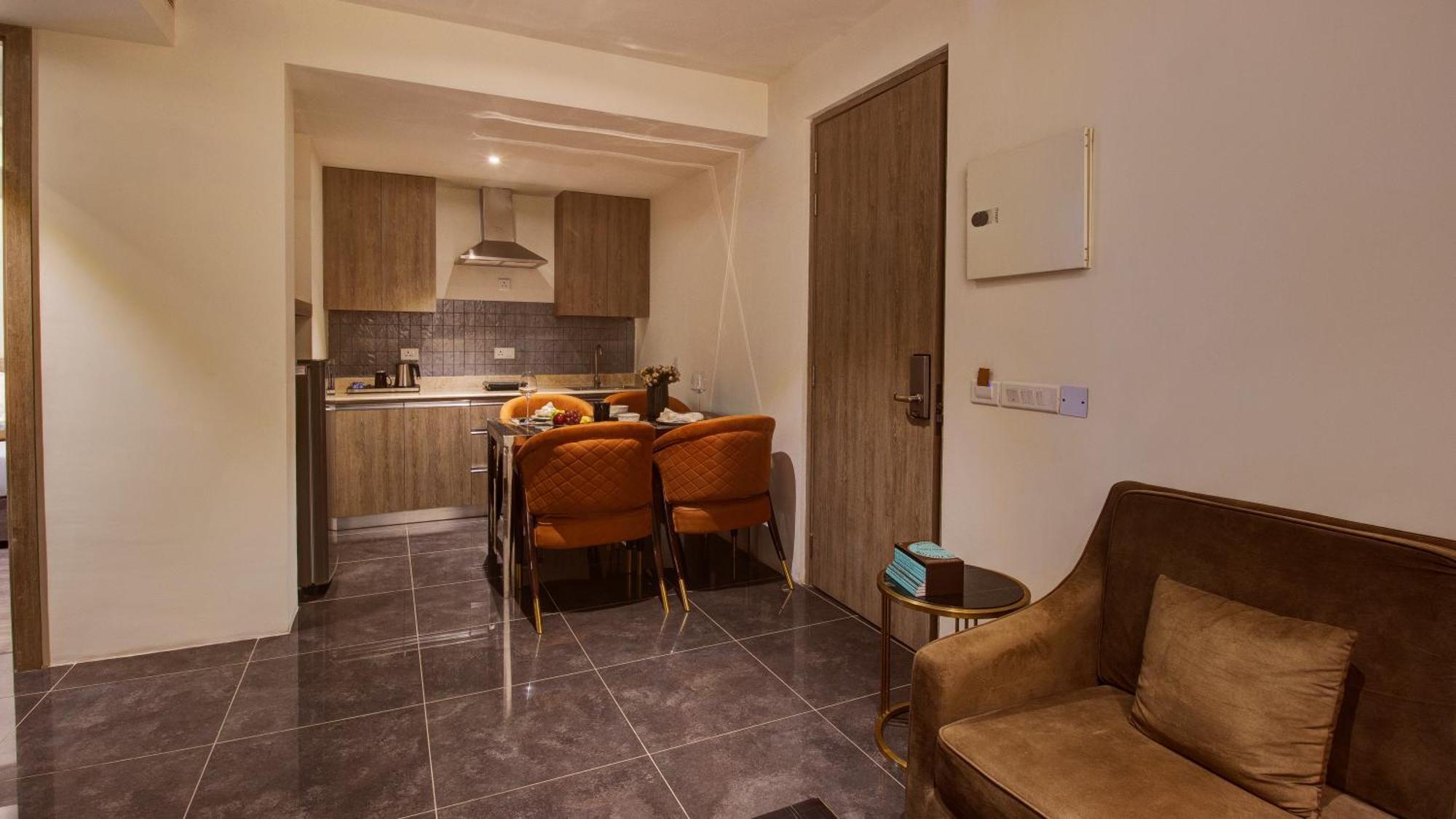 Rhythm Gurugram Hotel & Suites, Sohna Road Gurgaon Eksteriør billede