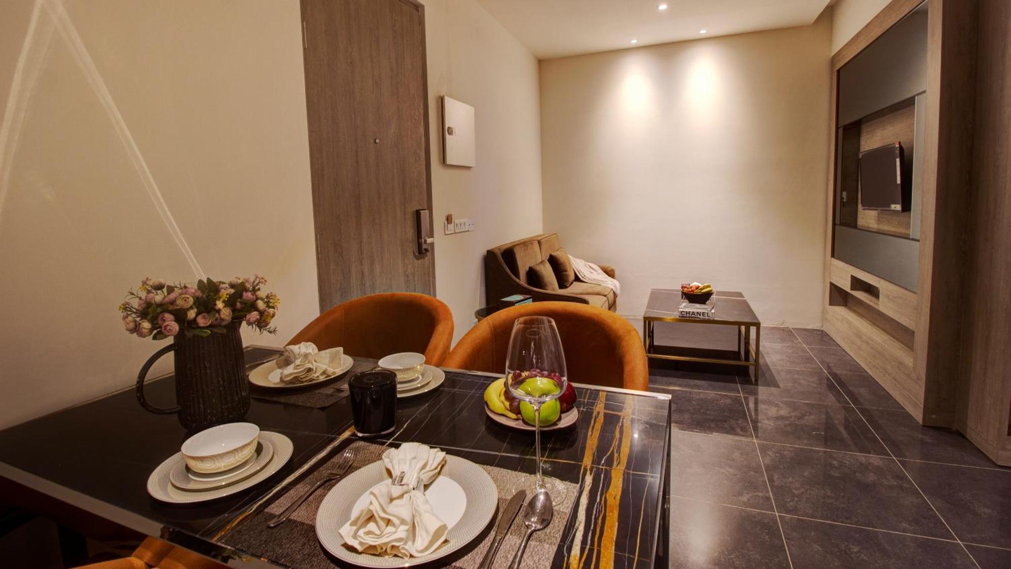 Rhythm Gurugram Hotel & Suites, Sohna Road Gurgaon Eksteriør billede