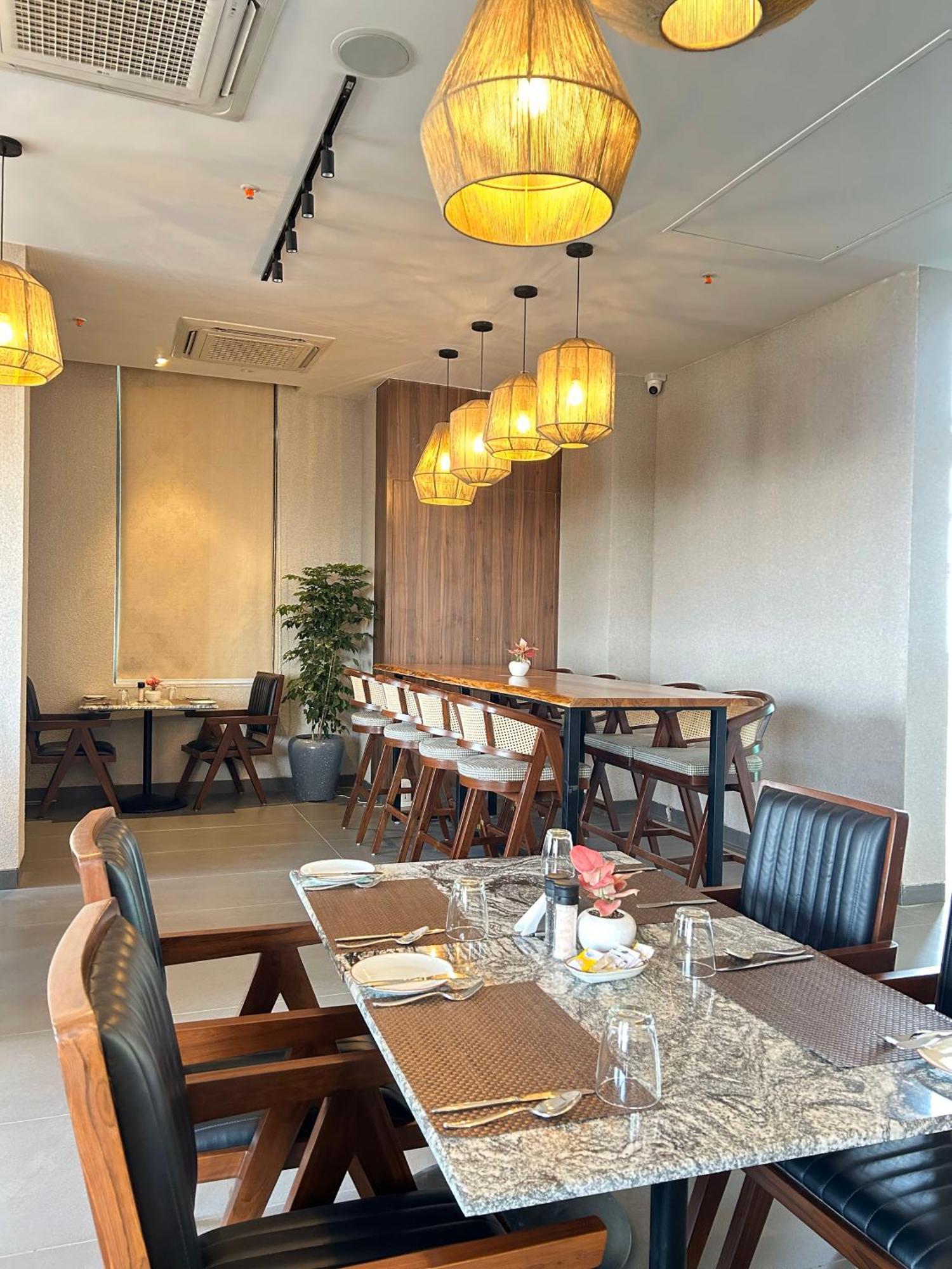 Rhythm Gurugram Hotel & Suites, Sohna Road Gurgaon Eksteriør billede