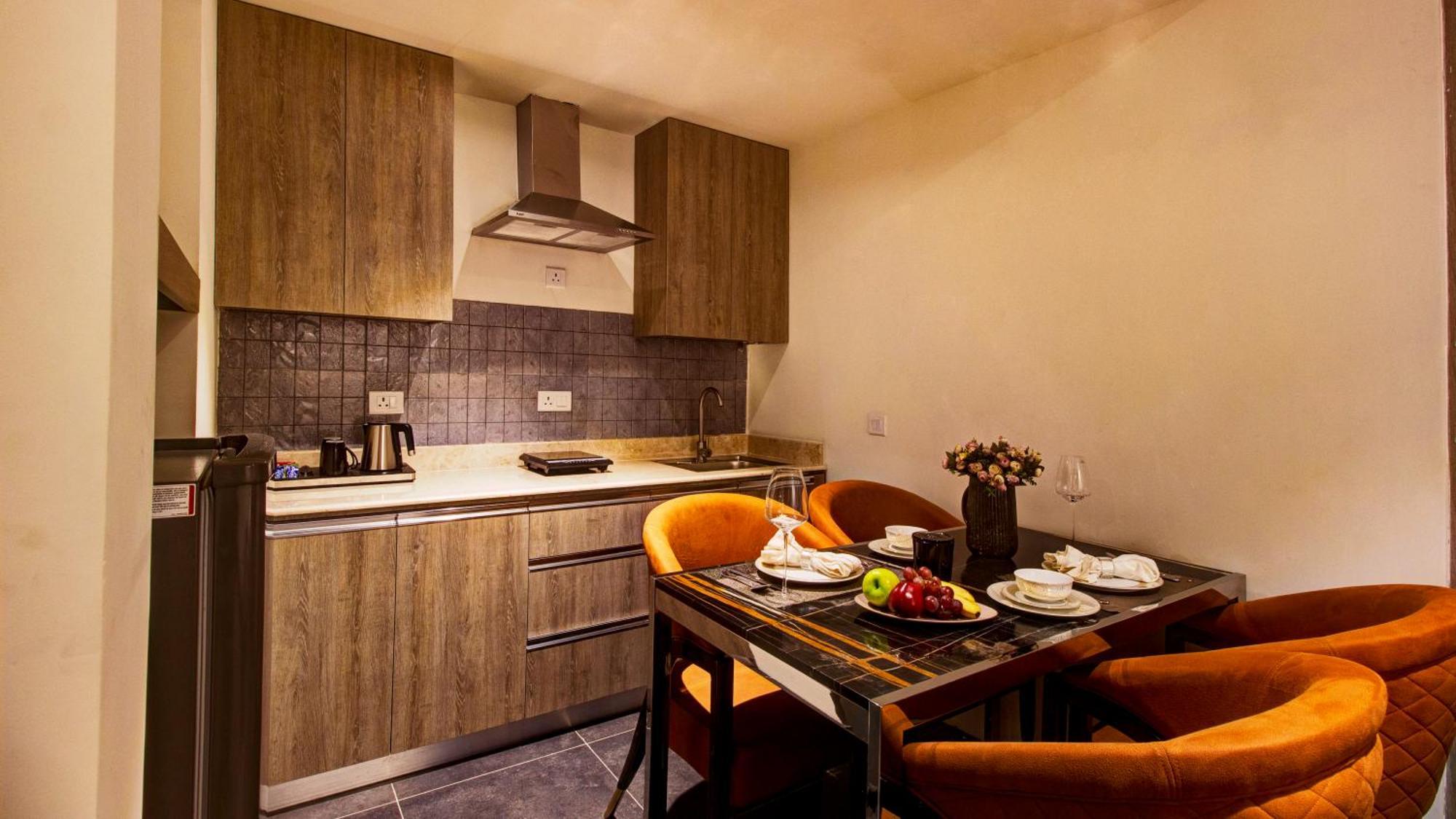 Rhythm Gurugram Hotel & Suites, Sohna Road Gurgaon Eksteriør billede