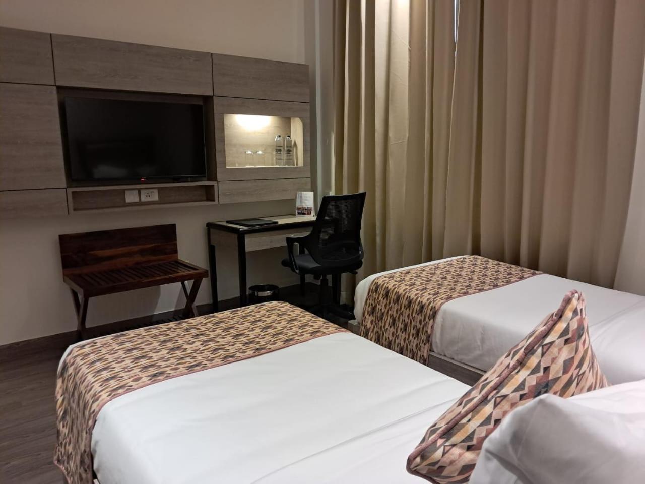 Rhythm Gurugram Hotel & Suites, Sohna Road Gurgaon Eksteriør billede